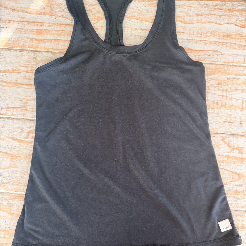 Vuori Super Soft Black Razorback